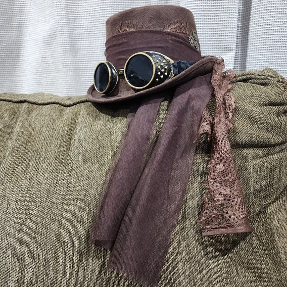 Spirit Brown Steampunk Hat with Goggles - Picture 2 of 10